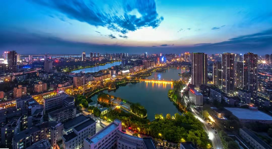 湖北致敬，领导与同胞的深情联结